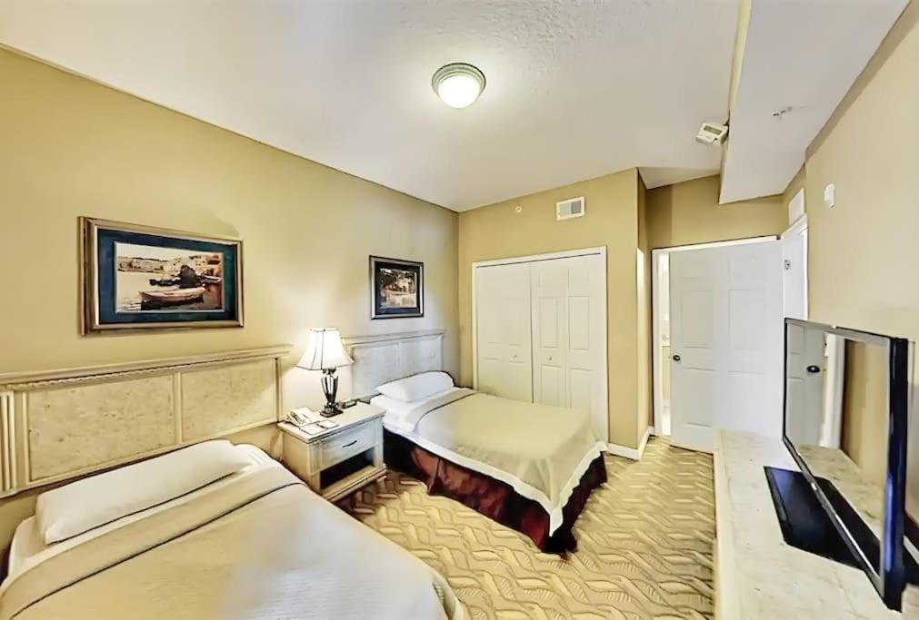 Entire Rental 3-Br Minutes From Disney X8 Hot Tub Apartment 2204 Orlando Exterior photo